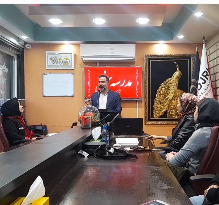تدریس در مدرسه سخن